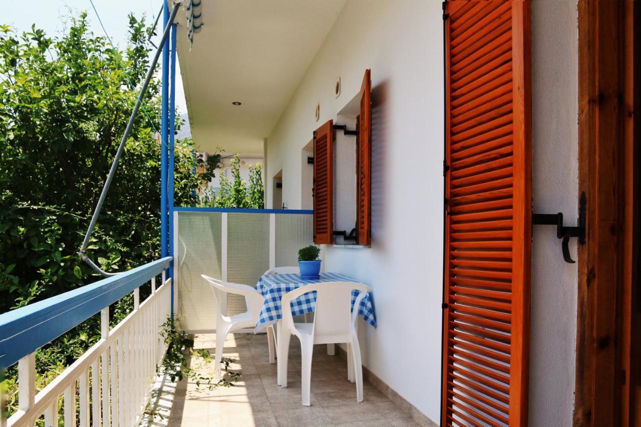 2 Space - Selfcatering Apartment Helen No 7 시로피가도 외부 사진